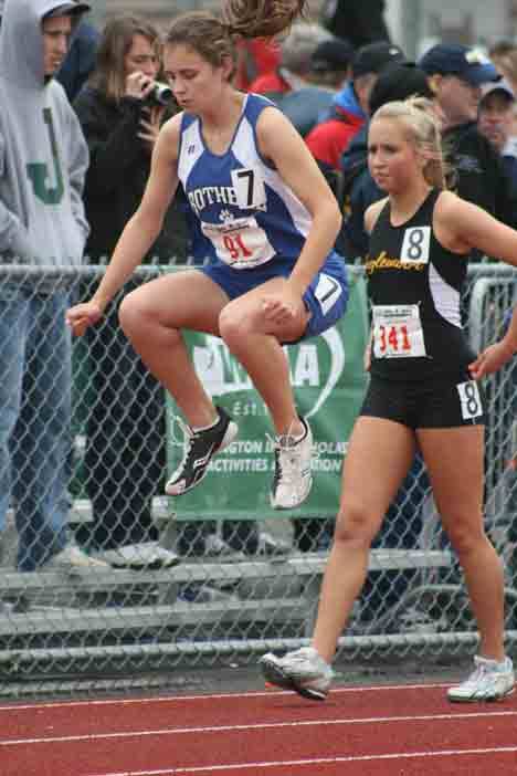 Bothell High's Alex Neil and Inglemoor High's Lacey London prepare for their 800 race at state.