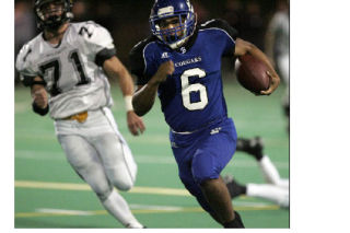 Bothell High running back Patrick Ottorbech runs toward the end zone during last Friday’s Spaghetti Bowl game against Inglemoor High at Pop Keeney Field. Bothell won