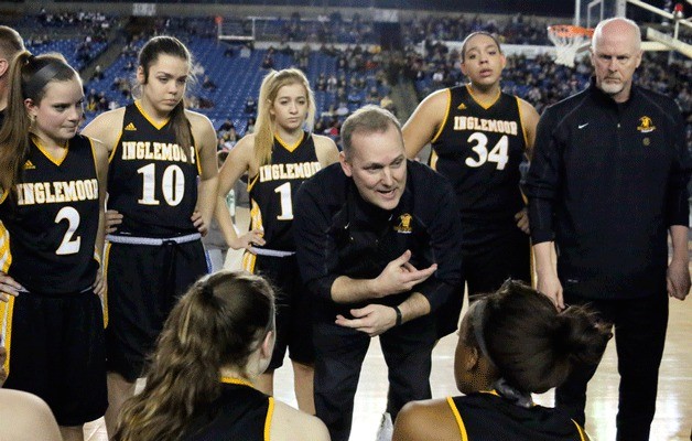 Former Inglemoor High School girls basketball head coach talks with the team during the 2014 state tournament.