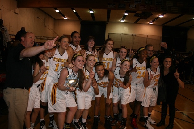The Inglemoor girls basketball team captured the KingCo tournament title Friday at Juanita High School.