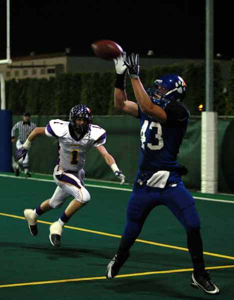 Bothell High's Kevin Knapp scores the Cougars' first touchdown of the game against Issaquah High Friday night.