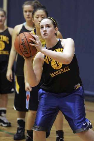 Inglemoor High’s Melissa Hough aims for the hoop during practice.