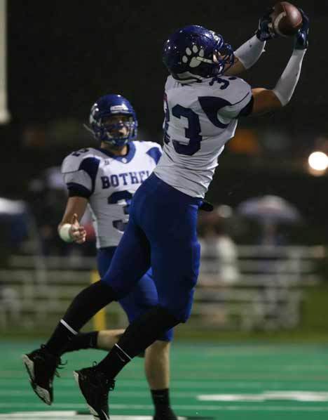 Bothell High’s Michael Hartvigson makes a catch while teammate Evan Hudson looks on during the Cougars' Oct. 16 Spaghetti Bowl victory over Inglemoor High.
