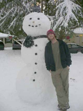 An enormous 8 ½-foot snowman sits at the end of a cul-de-sac on Northeast 184th Place in Bothell last week. Comments like “Awesome!”