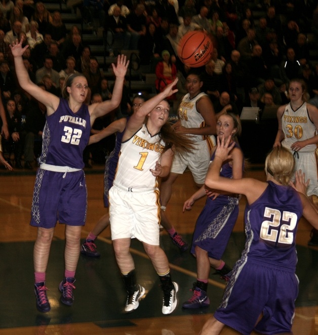 Inglemoor sophomore Mackenzie Gardner swings a pass to the outside during the team's game against Puyallup Saturday night at Bothell High School.