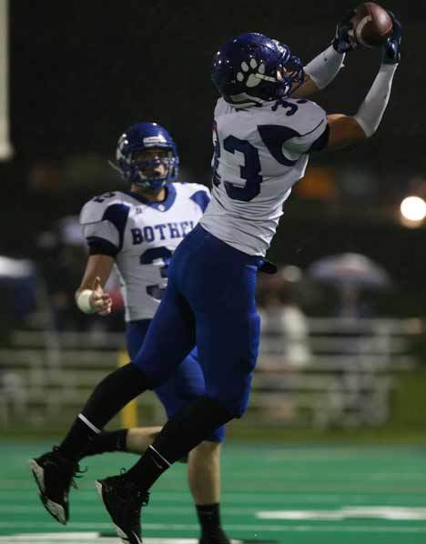 Bothell High’s Michael Hartvigson makes a catch while teammate Evan Hudson looks on during last Friday’s Spaghetti Bowl victory over Inglemoor High.