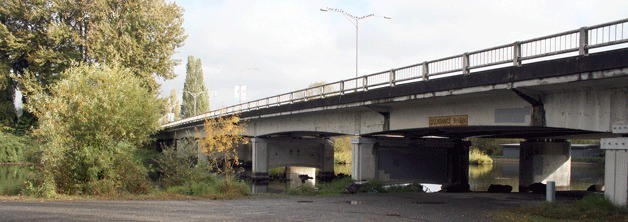 The Sammamish River Bridge is a main thoroughfare between Kirkland and Kenmore.