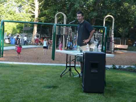 Brent Smith introduces Mayor David Baker at last Saturday's Families for Active Parks (FAPK) picnic at Rhododendron Park in Kenmore.  Other speakers were Kenmore City Councilmembers Laurie Sperry and Alan Van Ness and Bastyr University chief of staff Greg Goode