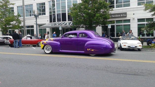 Cruise on Colby Avenue with all manner of cars