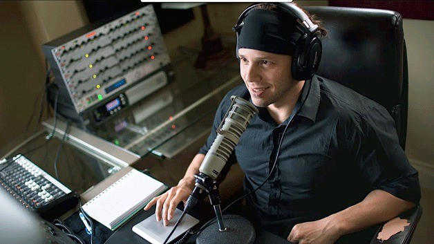 Bothell resident Bryan Alvarez hosts a nationally syndicated radio show on professional wrestling from his home.