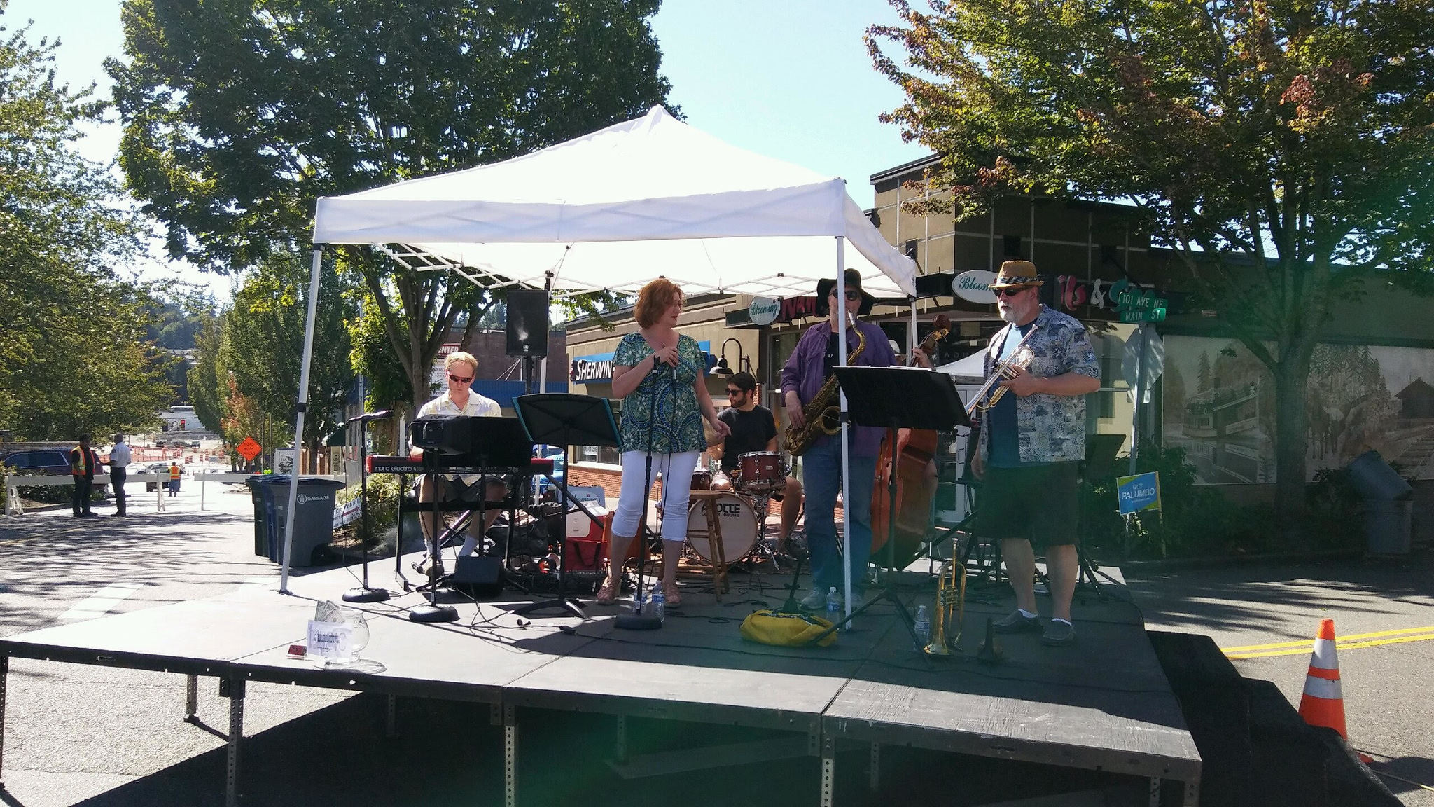 A jazz band plays for block party patrons. Aaron Kunkler/Bothell Reporter