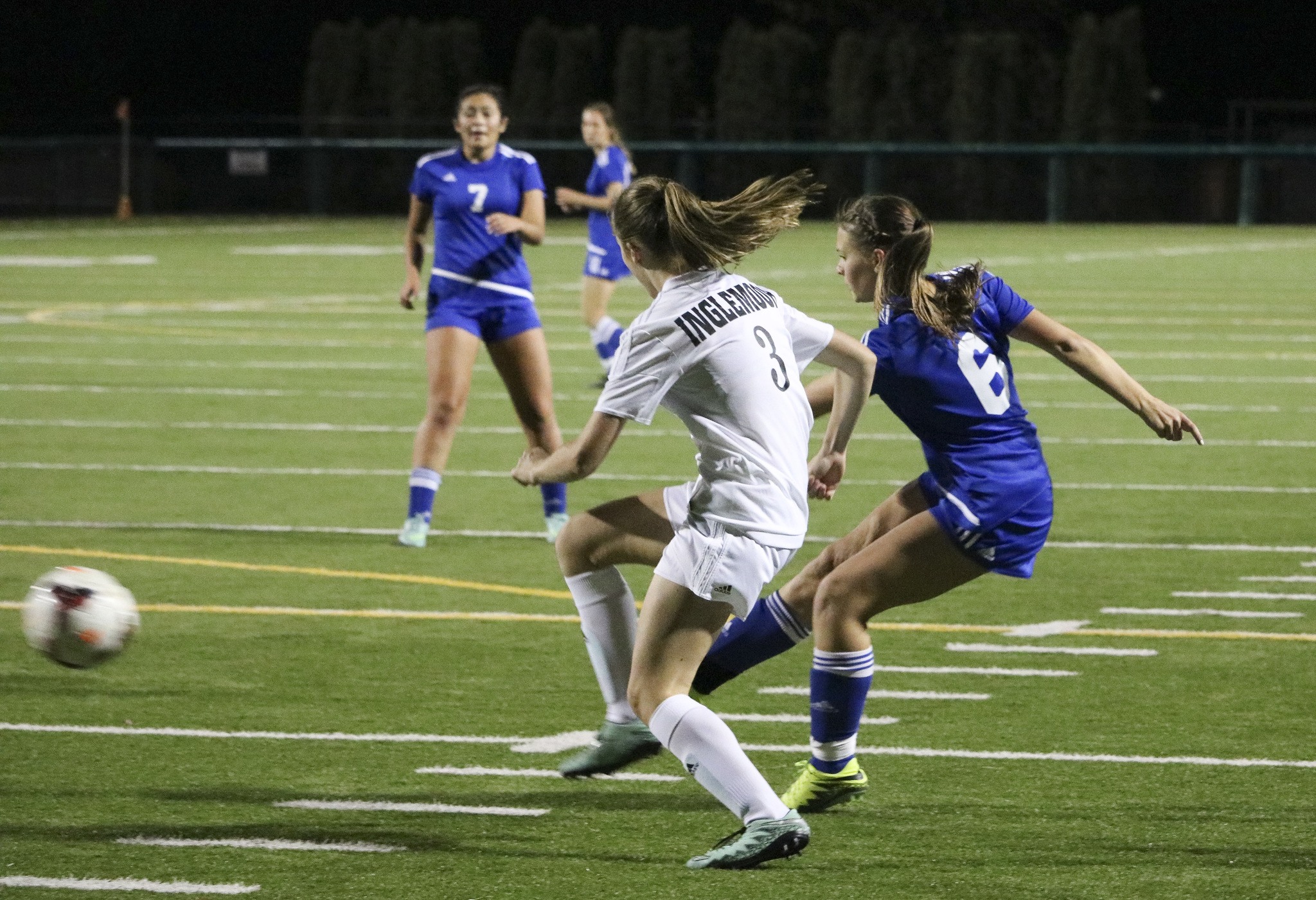 Bothell sophomore Kaitlin Bean (6) gets a cross past Inglemoor’s Nicole VanEnglen (3) in the second half of Tuesday’s 2-1 Bothell win at Pop Keeney Stadium. JOHN WILLIAM HOWARD/Bothell-Kenmore Reporter