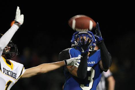 Bothell High's Trent Sewell hauls in a touchdown pass during last year's Spaghetti Bowl versus Inglemoor High. Bothell won