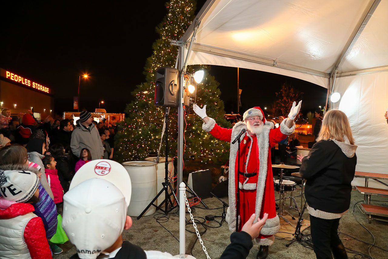 Hundreds gather for Kenmore Christmas Tree Lighting Festival Photos