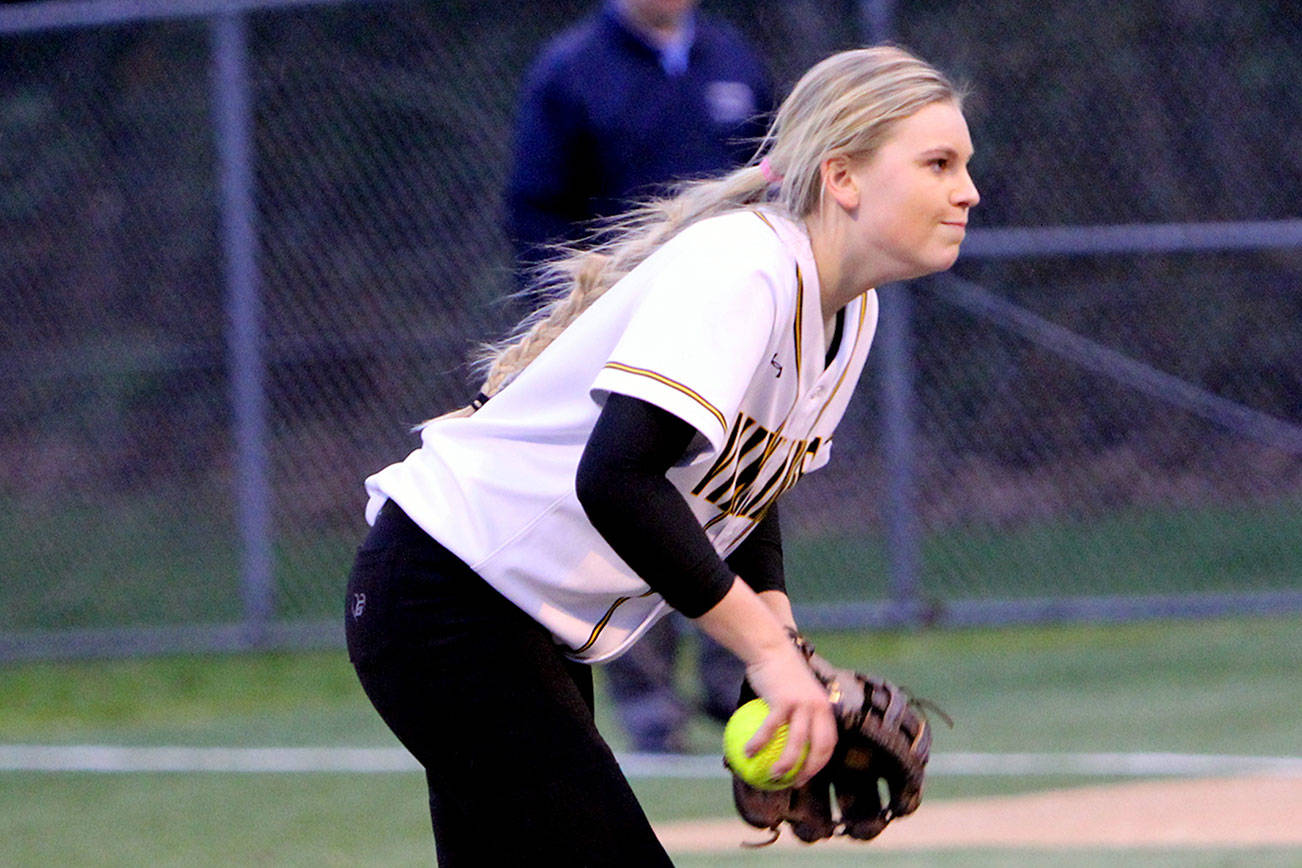 DeKay pitches shutout against Eastlake, Inglemoor softball team earns win