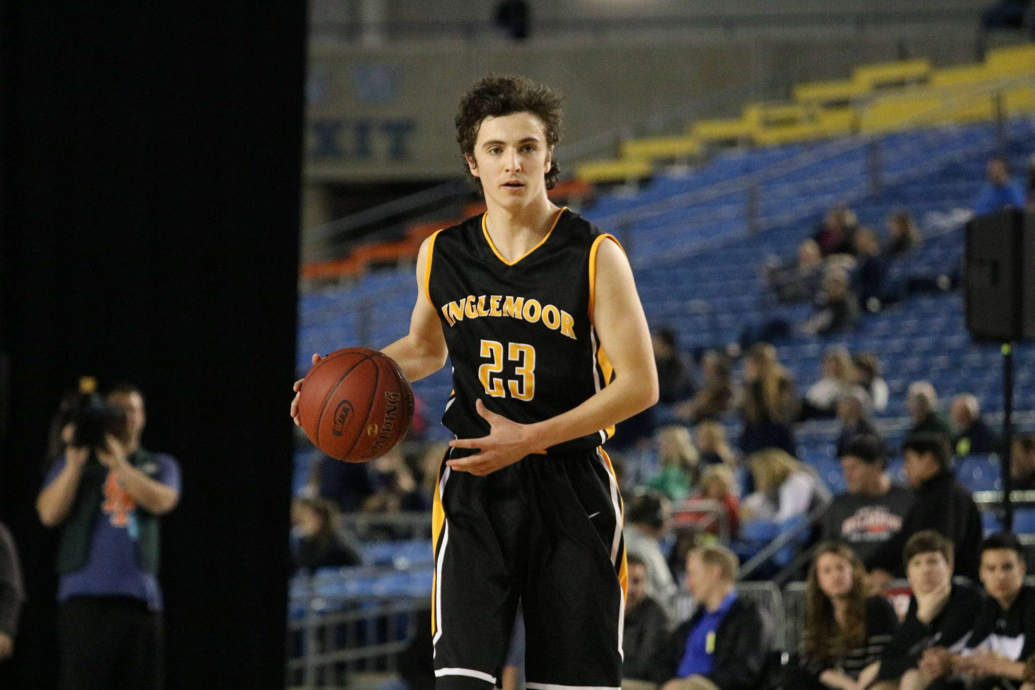Inglemoor senior Ryan Hamilton brings the ball up in the first half of Wednesday’s loss to Enumclaw at the Hardwood Classic in Tacoma. JOHN WILLIAM HOWARD/Bothell-Kenmore Reporter