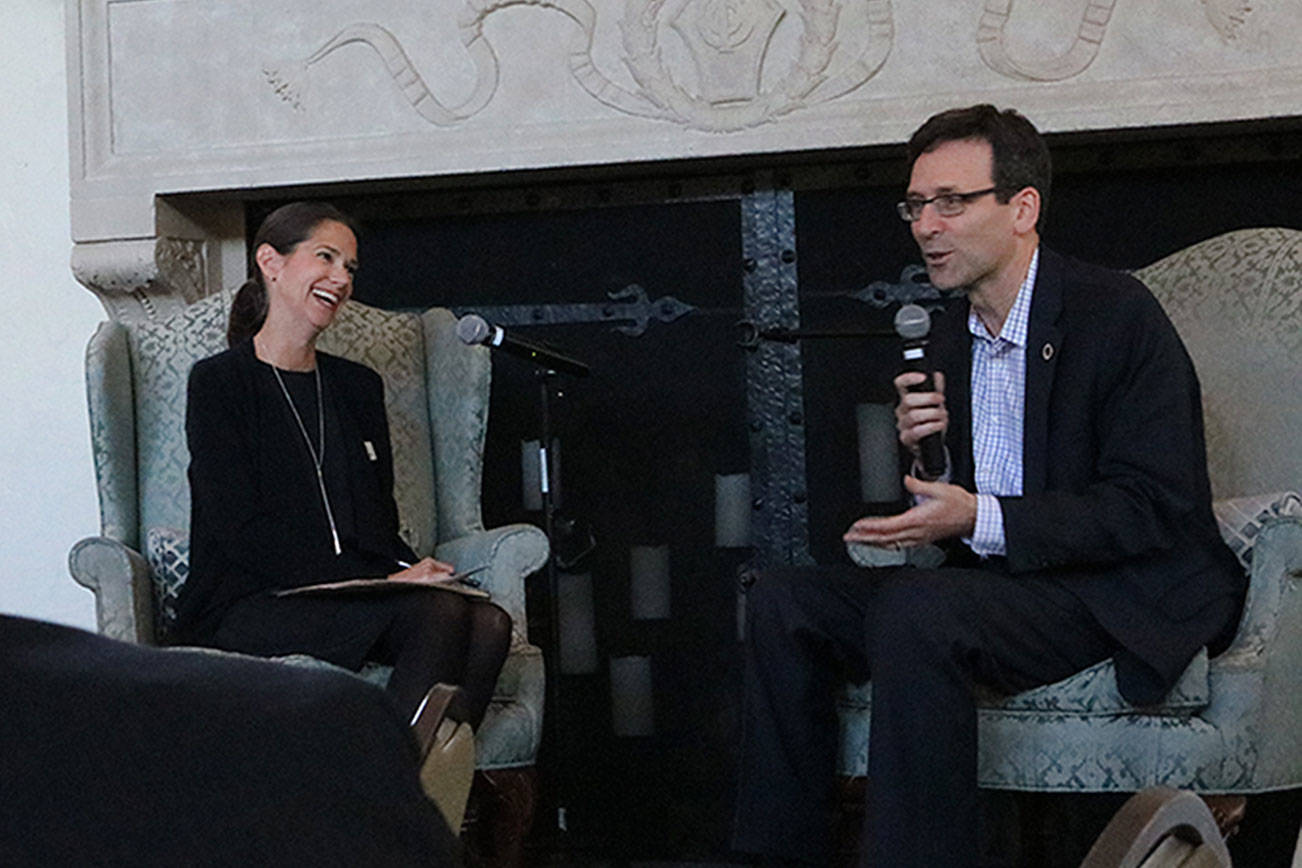 Sound Cities Association (SCA) Executive Director Deanna Dawson and Washington State Attorney General Bob Ferguson speak at a SCA dinner in Kenmore. CATHERINE KRUMMEY/Kenmore Reporter