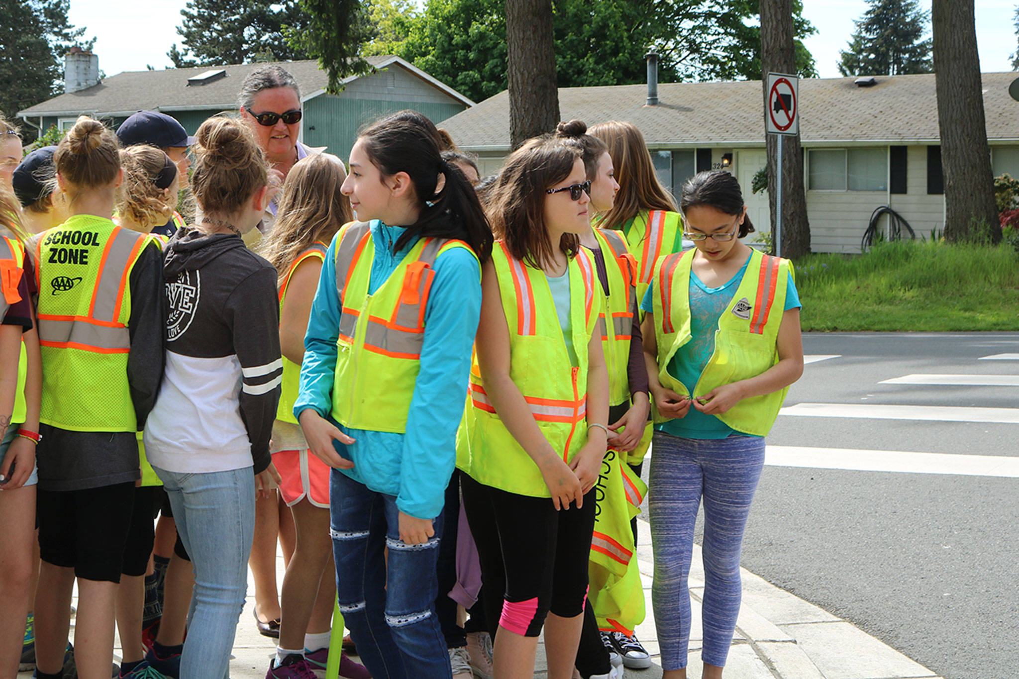 Northshore School District Superintendent Michelle Reid visits with Frank Love Elementary School students after the event. CATHERINE KRUMMEY / Bothell Reporter