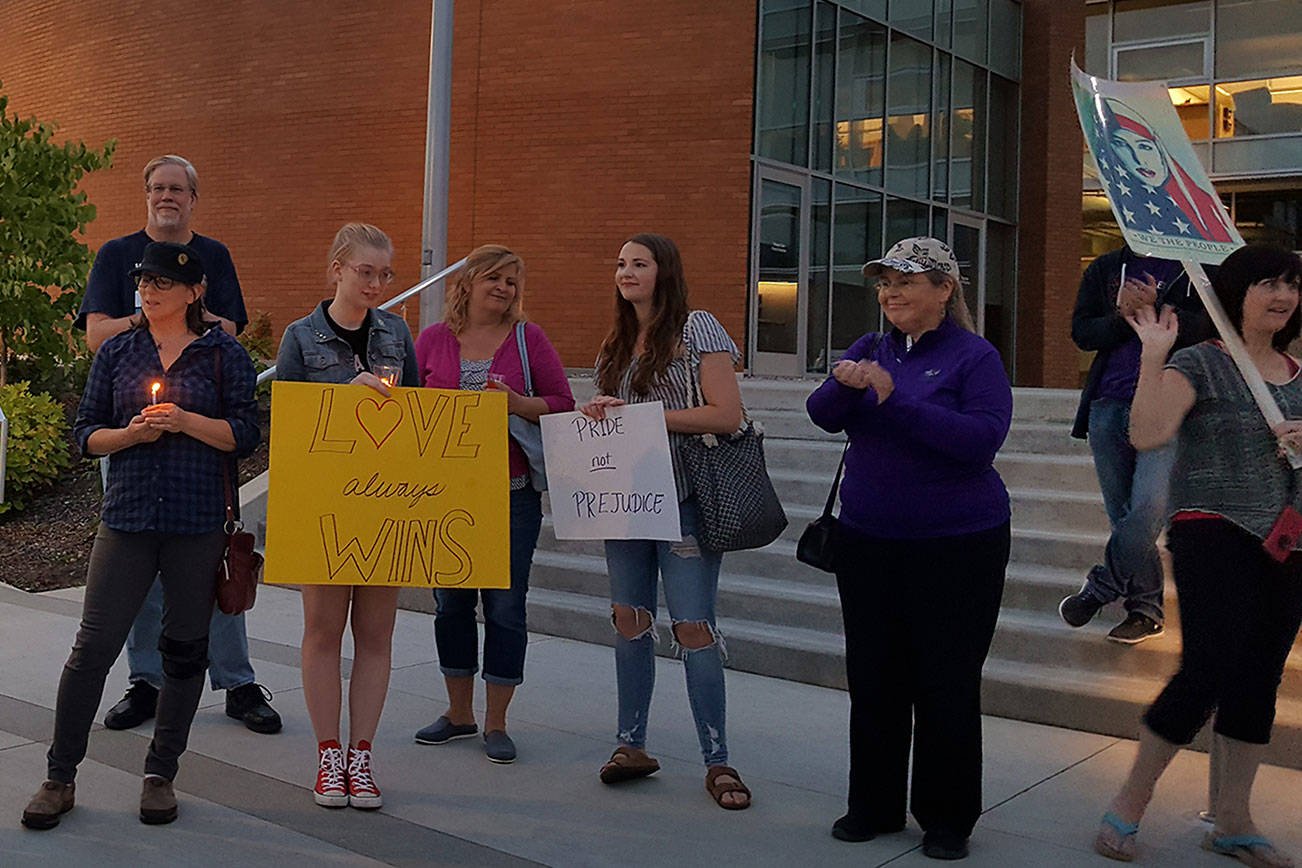 Bothell residents hold vigil in response to Charlottesville