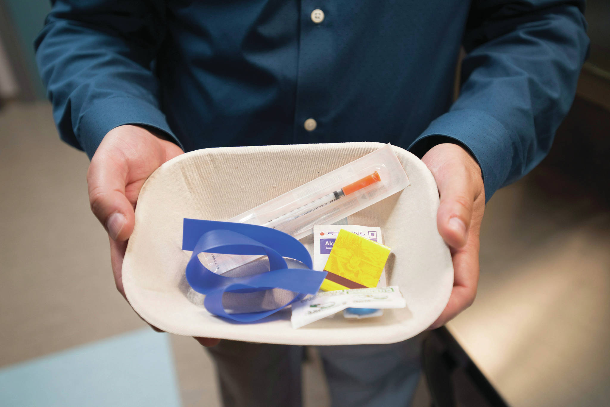 Naloxone kits to counteract opioid overdose are available to drug users in Red Deer while the province waits to determine if the city needs a supervised drug consumption site to respond to the opioid crisis. (File photo by Advocate staff)                                A injection kit. File photo