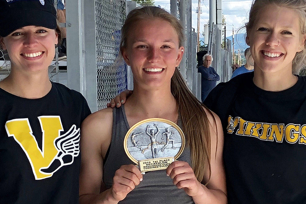 Inglemoor’s Kramers notches record-setting state pole-vault title, wins decathlon crown