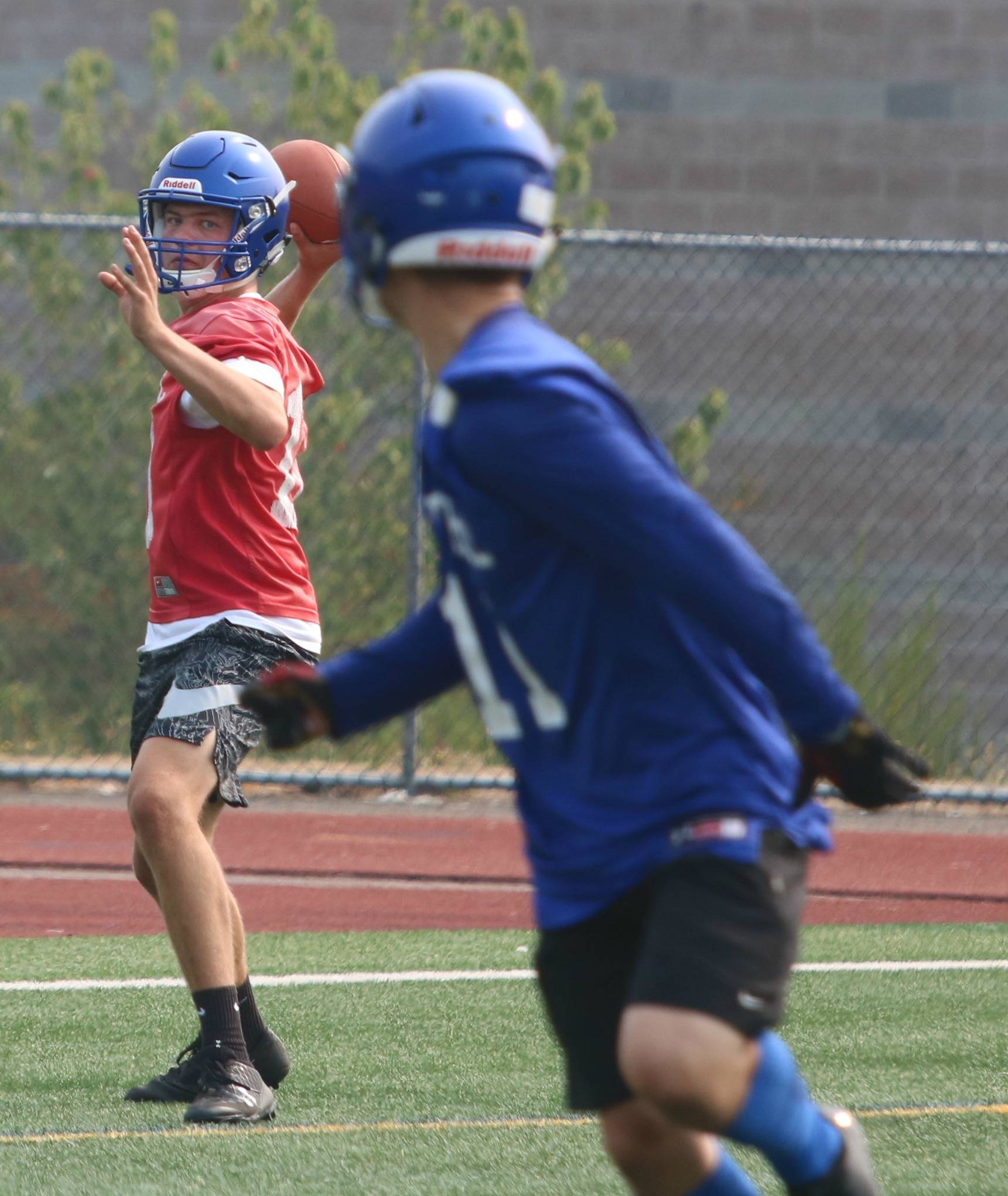 Erik Bainter lines up a pass with a receiver down field. Andy Nystrom / staff photo