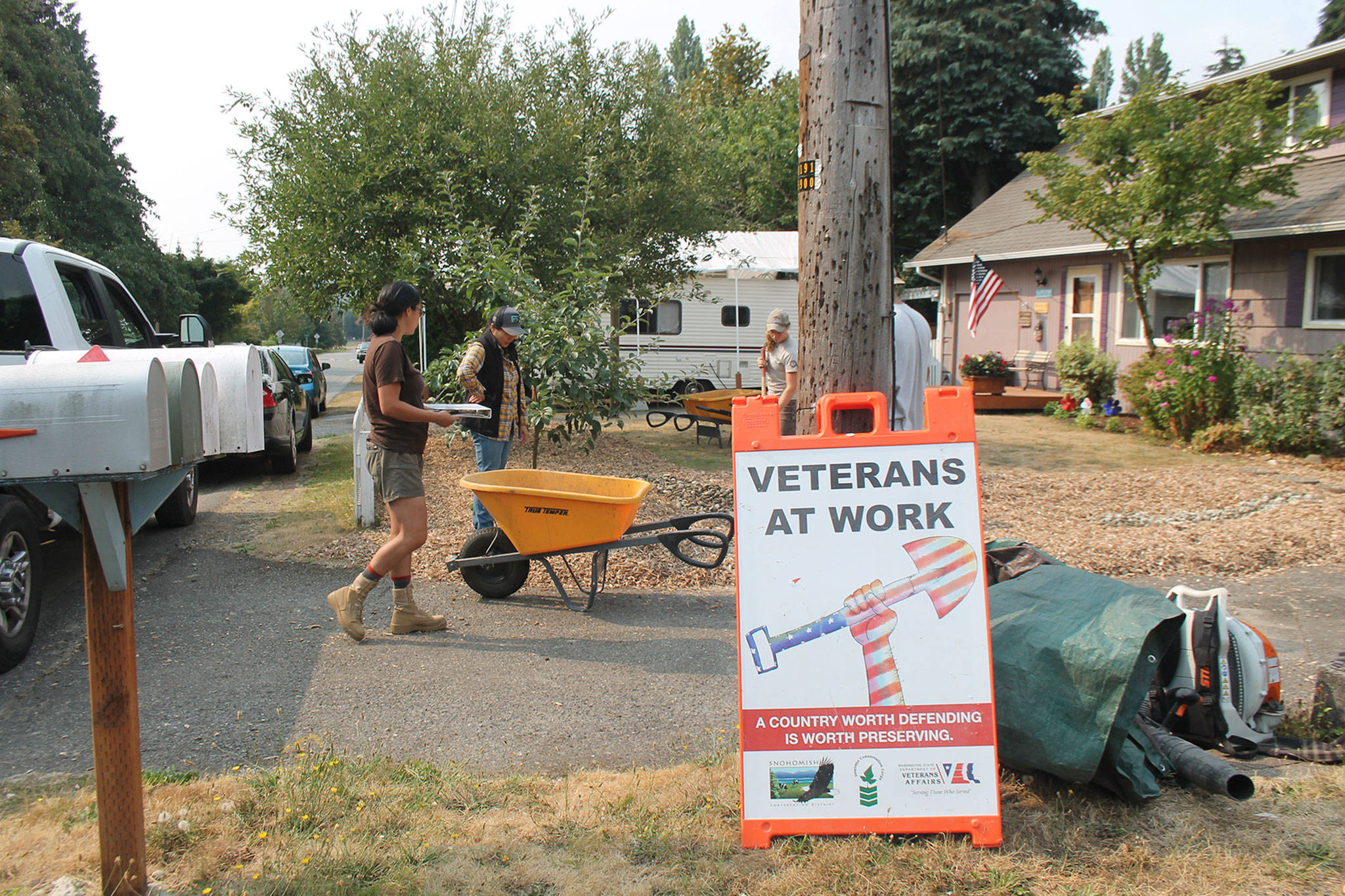 Snohomish Conservation District is putting its veteran corps to work at a rain garden cluster in Bothell. Katie Metzger/staff photo