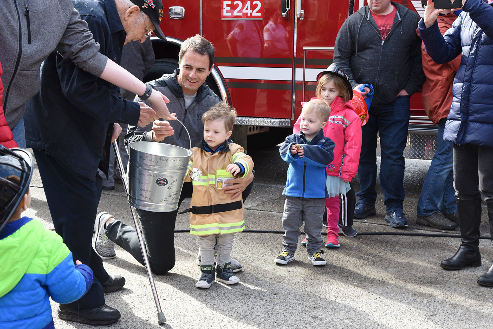 Young Bothell community members participate in a “bucket brigade.” Photo courtesy of Kirsten Clemens