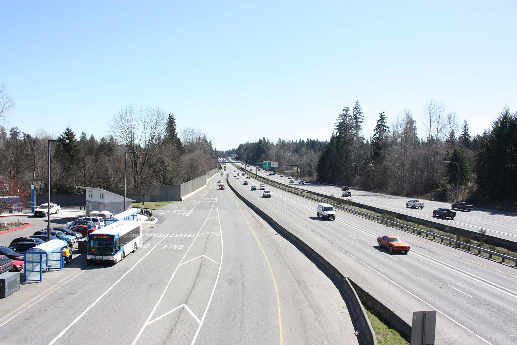 The single-lane section of the I-405 express toll lanes between SR 522 and I-5 continues to experience congestion, particularly southbound in the morning commute. This is the view south from the bridge over the I-405/527 interchange in the early afternoon. Katie Metzger/staff photo