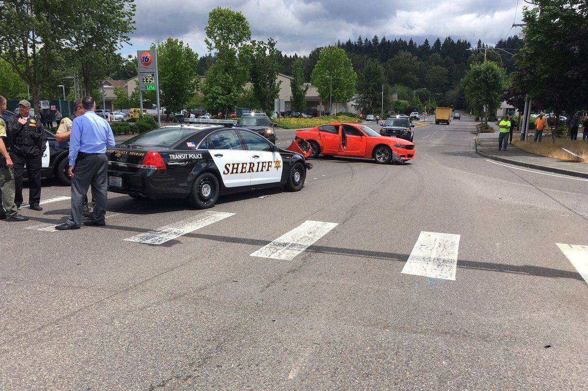 Lynnwood purse robbery ends in Bothell collision