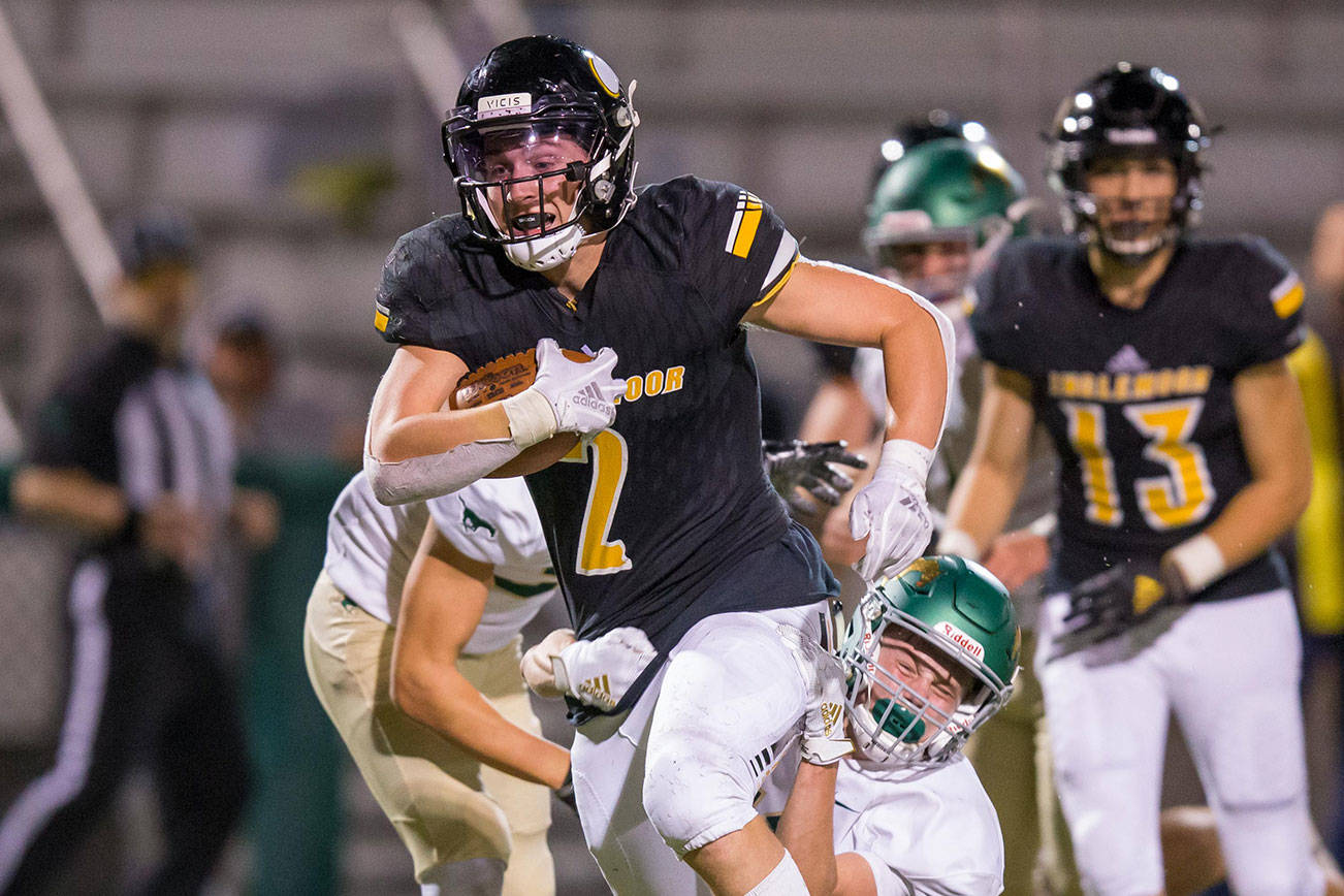 Inglemoor defeats Redmond in football ‘dogfight’