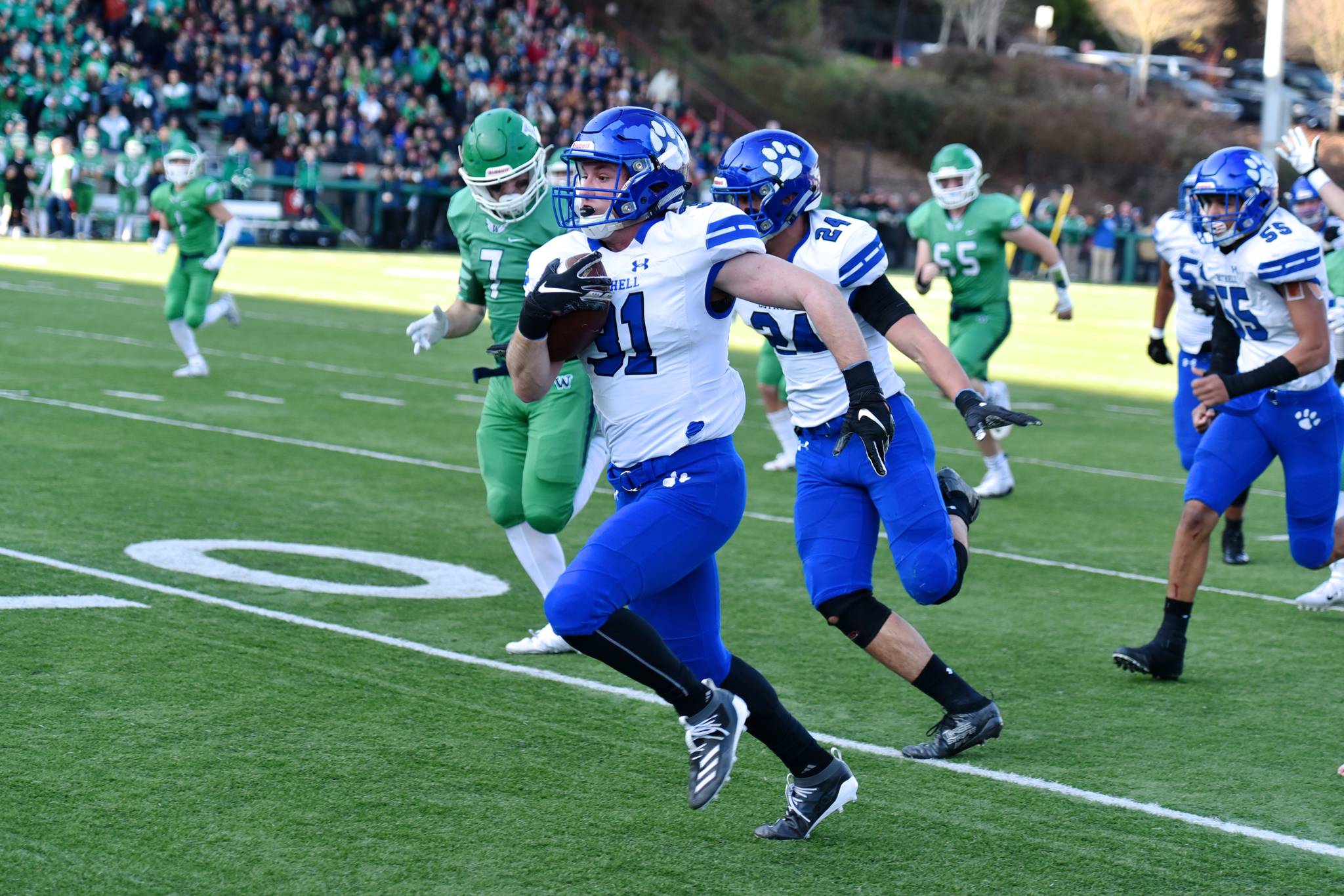 Bothell’s Ryan Metz returns a fumble for a touchdown in the 4A state semifinal against Woodinville. Photo courtesy of Greg Nelson