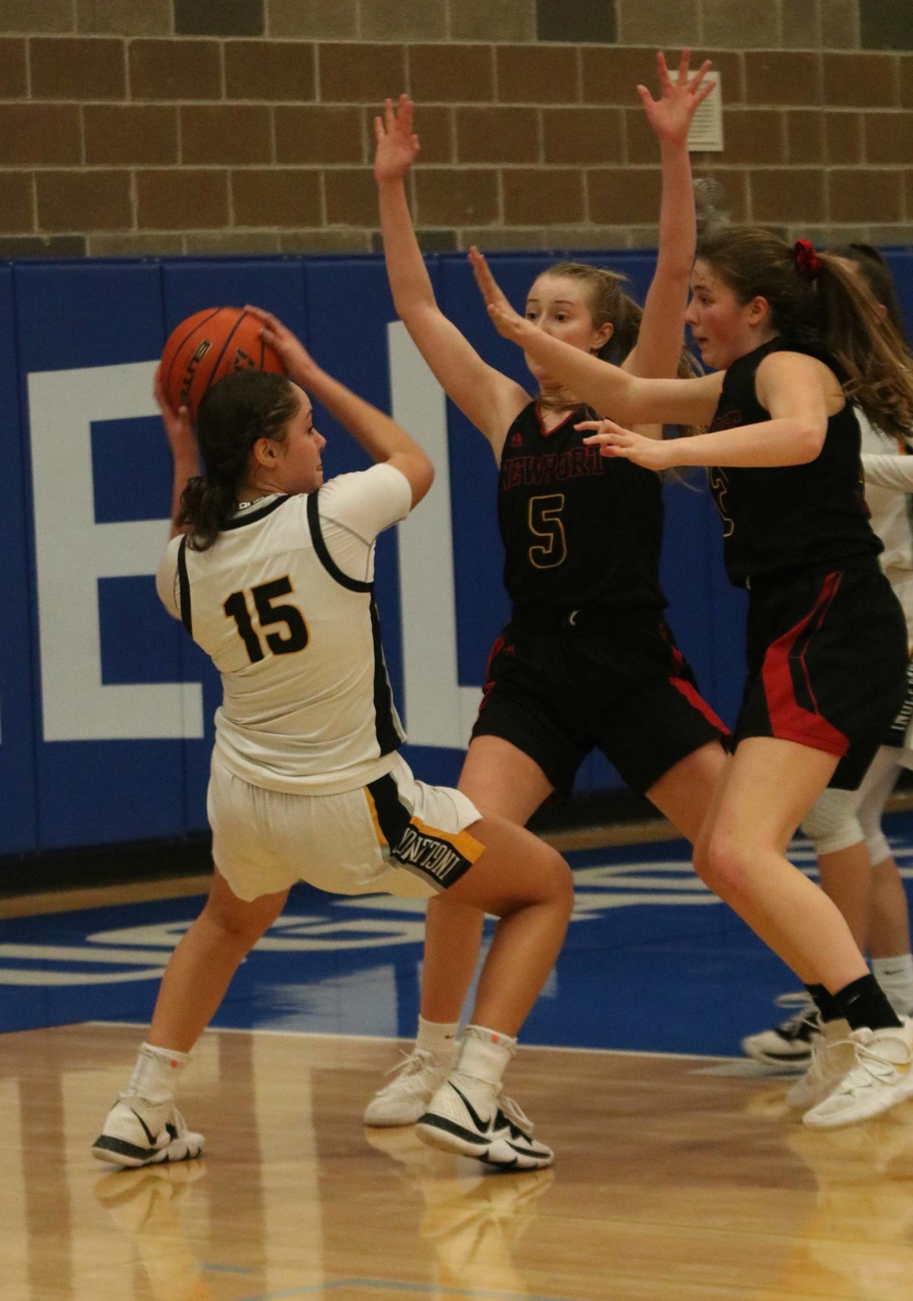 Inglemoor’s Isabella Reed looks to pass the ball against Newport on Saturday at Bothell High. Andy Nystrom/ staff photo