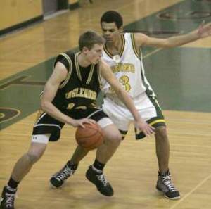 Redmond High’s Dominique Redeau guards Inglemoor High’s Todd Campbell during a Dec. 16 4A Kingco matchup at Redmond.