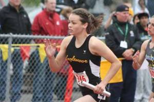 Inglemoor High's Hannah Stevenson runs the anchor portion of the girls 4x100 relay at state.