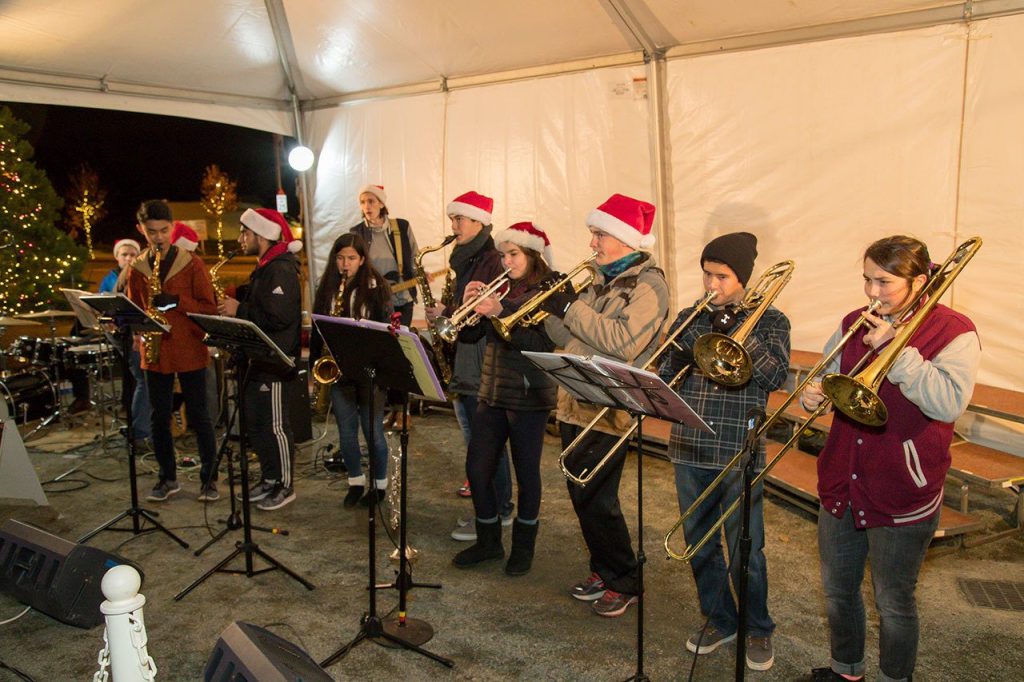Hundreds gather for Kenmore Christmas Tree Lighting Festival | Photos
