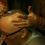 Kirkland artist Sarah Walters creates a henna crown for Mary Glasco at Sankara Imports in Bothell. CATHERINE KRUMMEY/Kirkland Reporter
