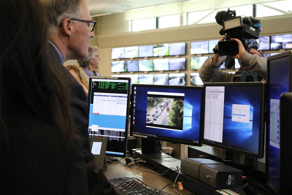 Gov. Jay Inslee opens the Interstate 405 northbound peak-use shoulder lane in Bothell to traffic for the first time at the Washington State Department of Transportation&rsquo;s traffic management center in Shoreline. CATHERINE KRUMMEY / Bothell Reporter