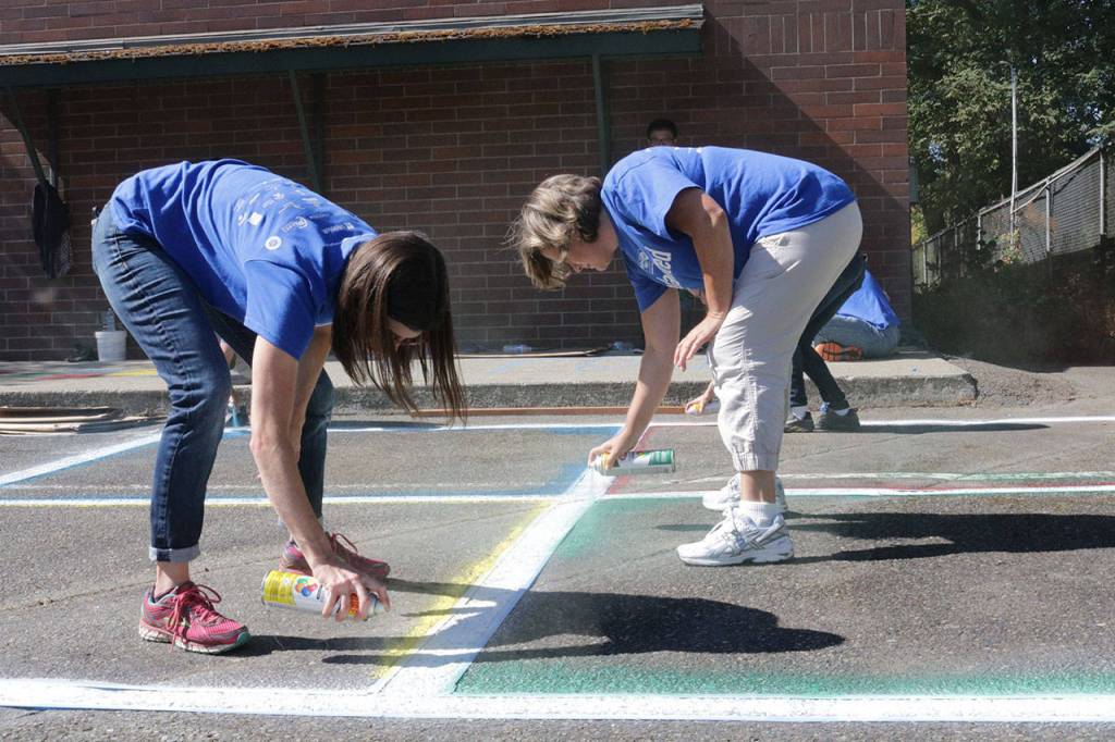 Microsoft workers spruce up Mary’s Place in Kenmore
