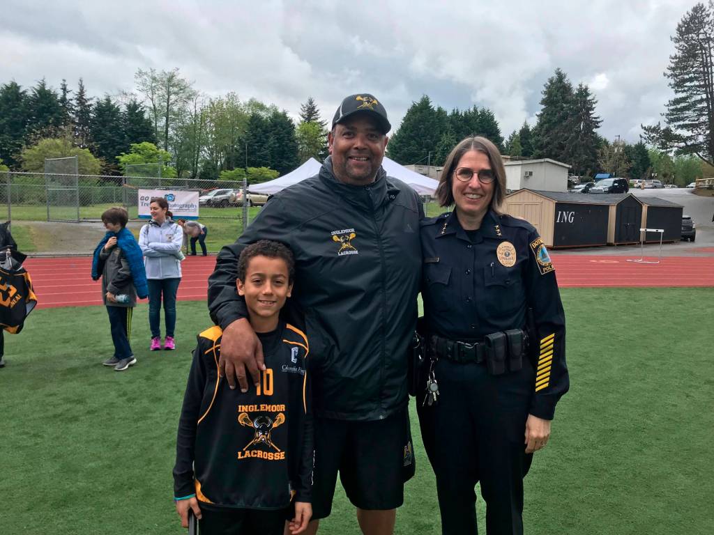 From left, Jarron Austin of the Inglemoor 3/4 team poses with James McNeal and Bothell Police Chief Carol Cummings. Courtesy photo