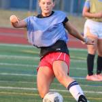 Bothells Kaitlin Bean takes control of the ball during practice. Andy Nystrom / staff photo