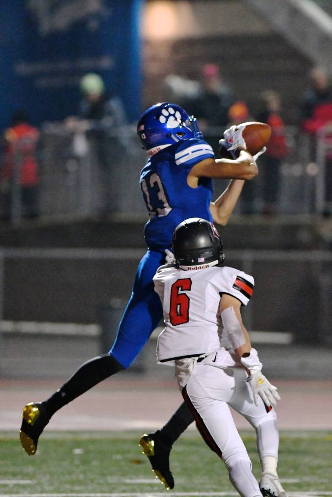 Jordyn Turner grabs a pass as Camas Dante Humble defends. Photo courtesy of Greg Nelson