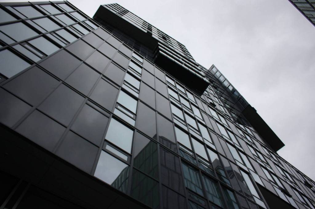 Vertical view of 888 highrise (photo credit: Cameron Sheppard)